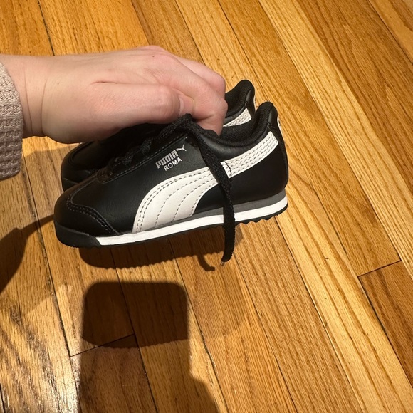 Puma Roma Kids Black and White Low-Top Sneakers - Picture 3 of 5